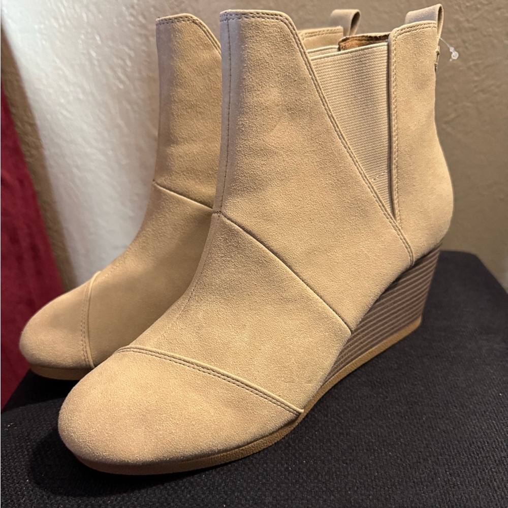 TOMS Women’s Jillian Suede Tan Wedge Ankle Boots Size 9